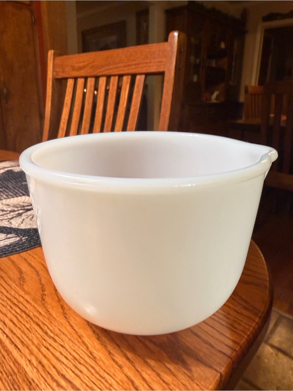 Sunbeam mixing bowl with pour spout
